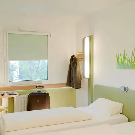 Ibis Budget Hotell 2*